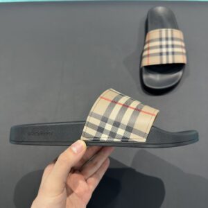 BURBERRY CHECK SLIDES - U005