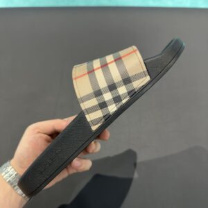 BURBERRY CHECK SLIDES - U005