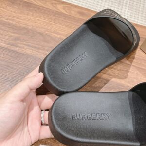 BURBERRY CHECK SLIDES - U015