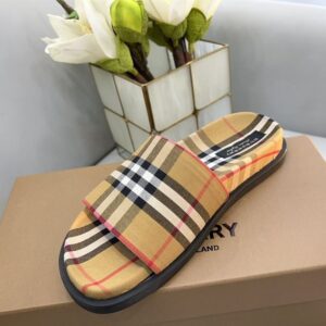 BURBERRY CHECK SLIDES - U028