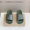 BURBERRY CHECK SLIDES - U032