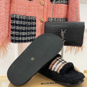 BURBERRY FUR SLIDES - U016