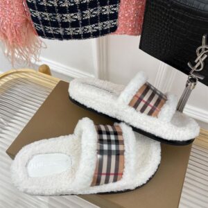 BURBERRY FUR SLIDES - U017