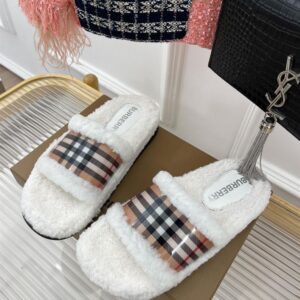 BURBERRY FUR SLIDES - U017