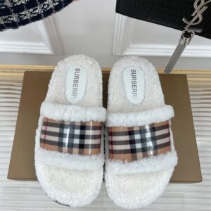 BURBERRY FUR SLIDES - U017