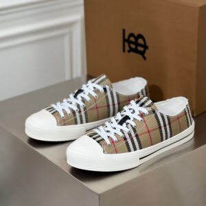 BURBERRY LOW-TOP SNEAKERS - R023