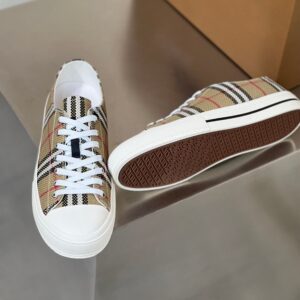 BURBERRY LOW-TOP SNEAKERS - R023