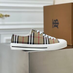 BURBERRY LOW-TOP SNEAKERS - R023