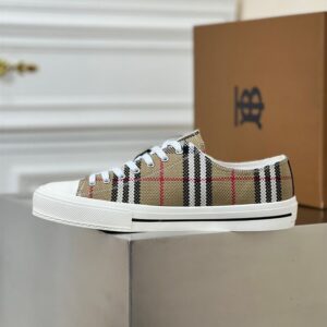 BURBERRY LOW-TOP SNEAKERS - R023