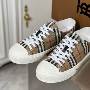 BURBERRY LOW-TOP SNEAKERS - R023