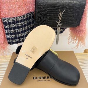 BURBERRY MONOGRAM DETAIL SHEARLING-LINED LEATHER MULES - U018