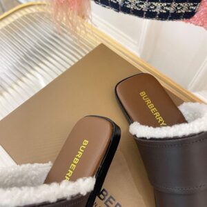 BURBERRY MONOGRAM DETAIL SHEARLING-LINED LEATHER MULES - U021