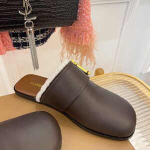 BURBERRY MONOGRAM DETAIL SHEARLING-LINED LEATHER MULES - U021