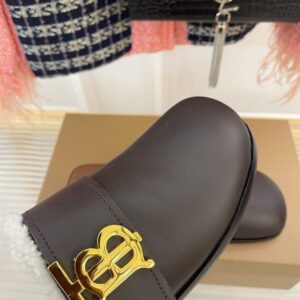 BURBERRY MONOGRAM DETAIL SHEARLING-LINED LEATHER MULES - U021