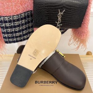 BURBERRY MONOGRAM DETAIL SHEARLING-LINED LEATHER MULES - U021