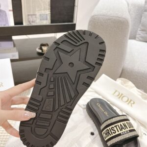 CHRISTIAN DIOR DWAY PLATFORM SLIDE - D055