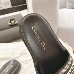 CHRISTIAN DIOR DWAY PLATFORM SLIDE - D055