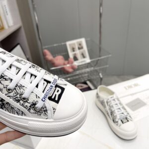 DIOR WALKNDIOR PLATFORM SNEAKER EMBROIDERED COTTON TOILE DE JOUY VOYAGE - I096