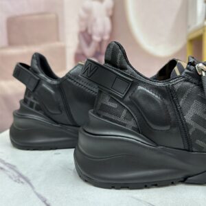 FENDI FLOW SNEAKERS BLACK LEATHER LOW-TOPS - F020