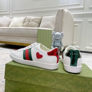 GUCCI ACE EMBROIDERED HEARTS SNEAKER - G156