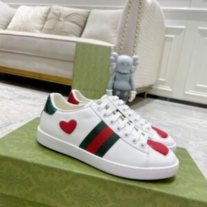 GUCCI ACE EMBROIDERED HEARTS SNEAKER - G156