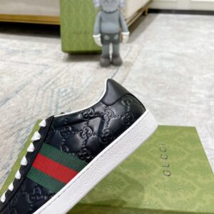 GUCCI BLACK LEATHER SNEAKER - G154