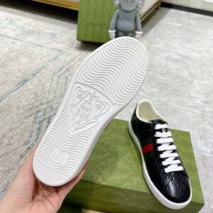 GUCCI BLACK LEATHER SNEAKER - G154