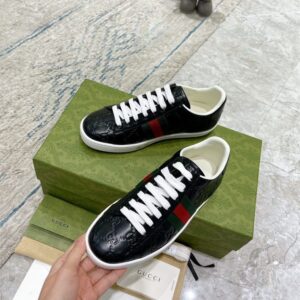 GUCCI BLACK LEATHER SNEAKER - G154