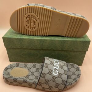 GUCCI GG CANVAS SLIDE SANDAL - Q123