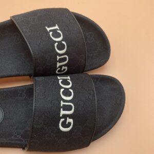 GUCCI GG CANVAS SLIDE SANDAL - Q124