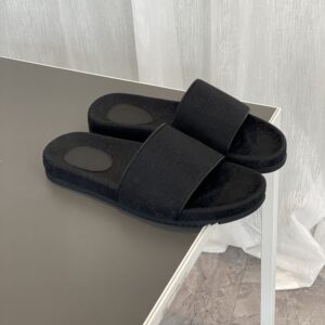 GUCCI GG CANVAS SLIDE SANDAL - Q127