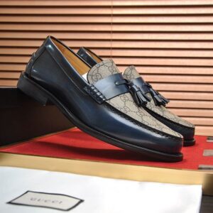 GUCCI GG LOAFER WITH TASSEL - IK039