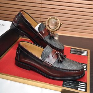 GUCCI GG LOAFER WITH TASSEL - IK040