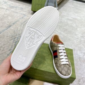 GUCCI GG SUPREME BEIGE SNEAKER - G140