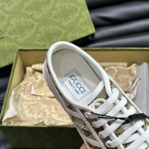 GUCCI GG SUPREME CANVAS SNEAKERS - G045