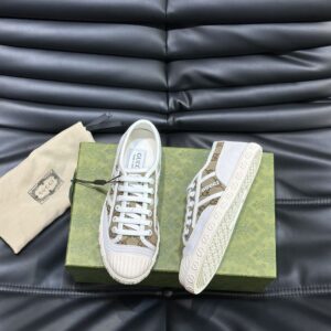 GUCCI GG SUPREME CANVAS SNEAKERS - G045