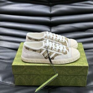 GUCCI GG SUPREME CANVAS SNEAKERS - G045