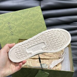 GUCCI GG SUPREME CANVAS SNEAKERS - G045