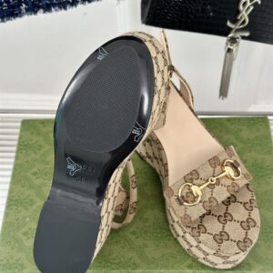 GUCCI HORSEBIT FLATFORM SANDAL - Q001