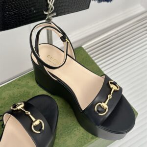 GUCCI HORSEBIT FLATFORM SANDAL - Q003