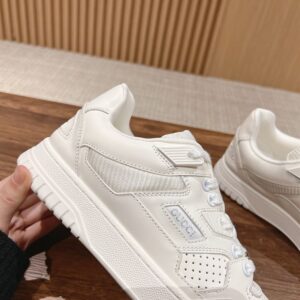 GUCCI JONES LEATHER SNEAKER - G044