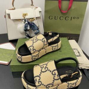 GUCCI MONOGRAM PLATFORM ROUND TOE RUBBER SOLE - Q081