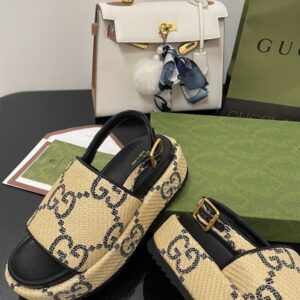 GUCCI MONOGRAM PLATFORM ROUND TOE RUBBER SOLE - Q081