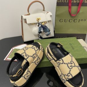 GUCCI MONOGRAM PLATFORM ROUND TOE RUBBER SOLE - Q081