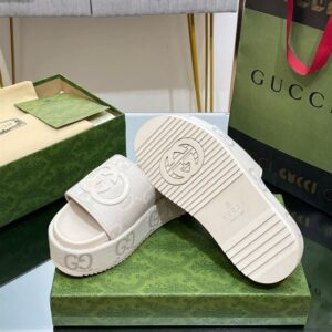 GUCCI PLATFORM SLIDE SANDAL - Q037