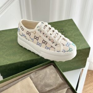 GUCCI WOMEN'S GG SNEAKER - G029