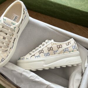 GUCCI WOMEN'S GG SNEAKER - G029