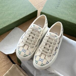 GUCCI WOMEN'S GG SNEAKER - G029