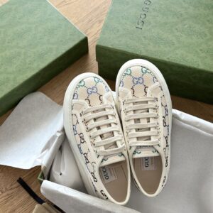 GUCCI WOMEN'S GG SNEAKER - G029