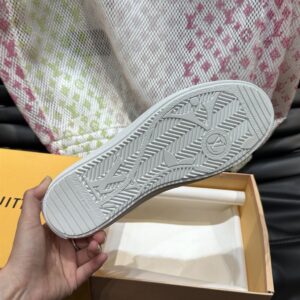 LOUIS VUITTON CHARLIE SNEAKER - L007